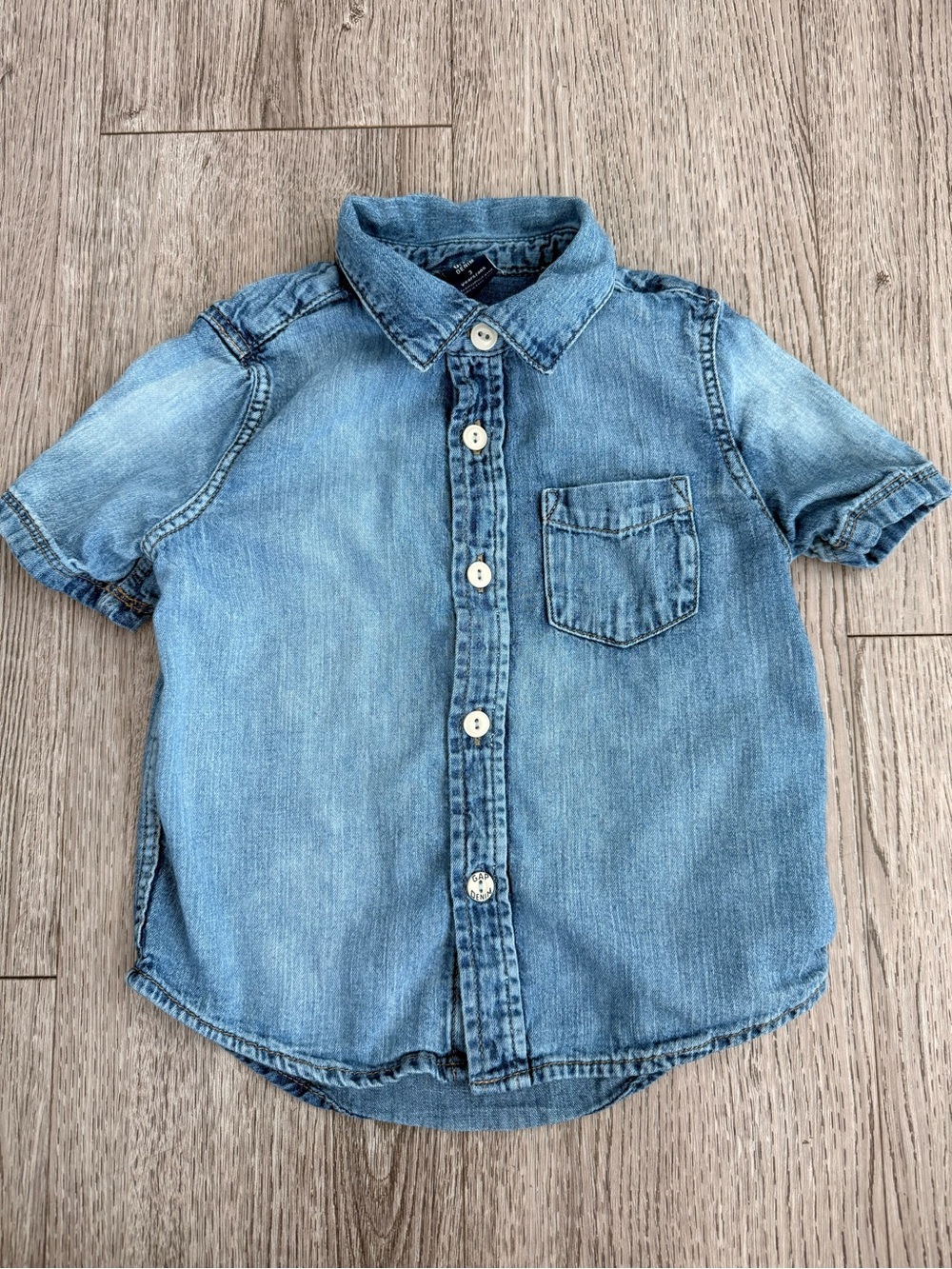 Gap Baby Denim Short-Sleeve Button-Up Kids Shirt 3t